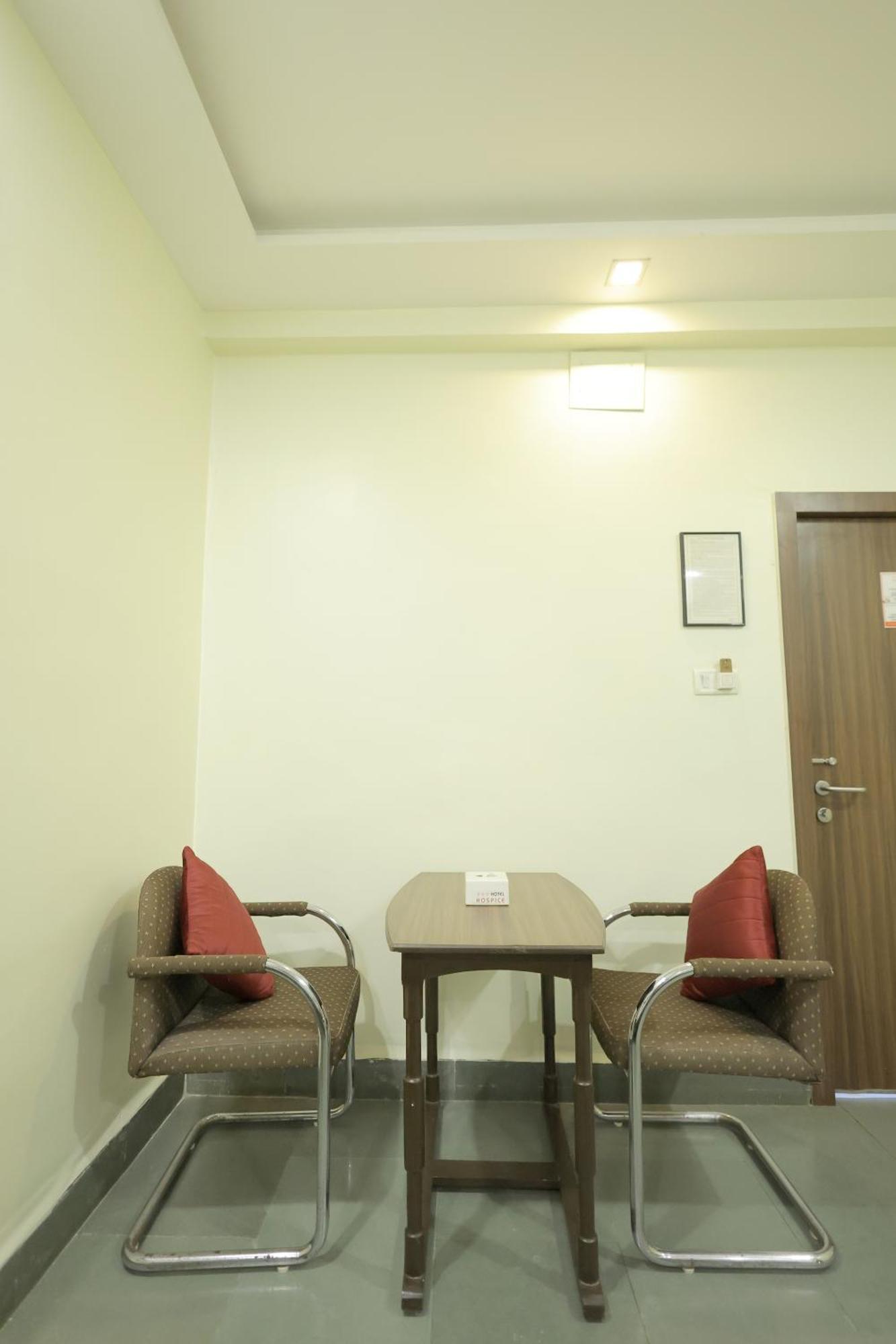 Hotel Hospice Surat Ngoại thất bức ảnh