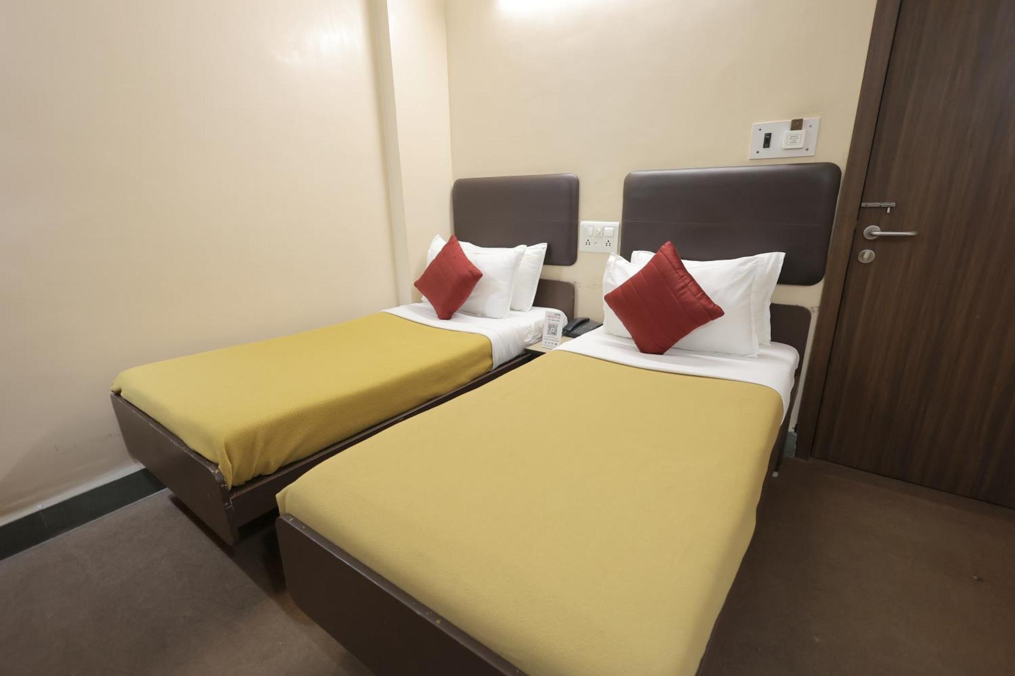 Hotel Hospice Surat Ngoại thất bức ảnh