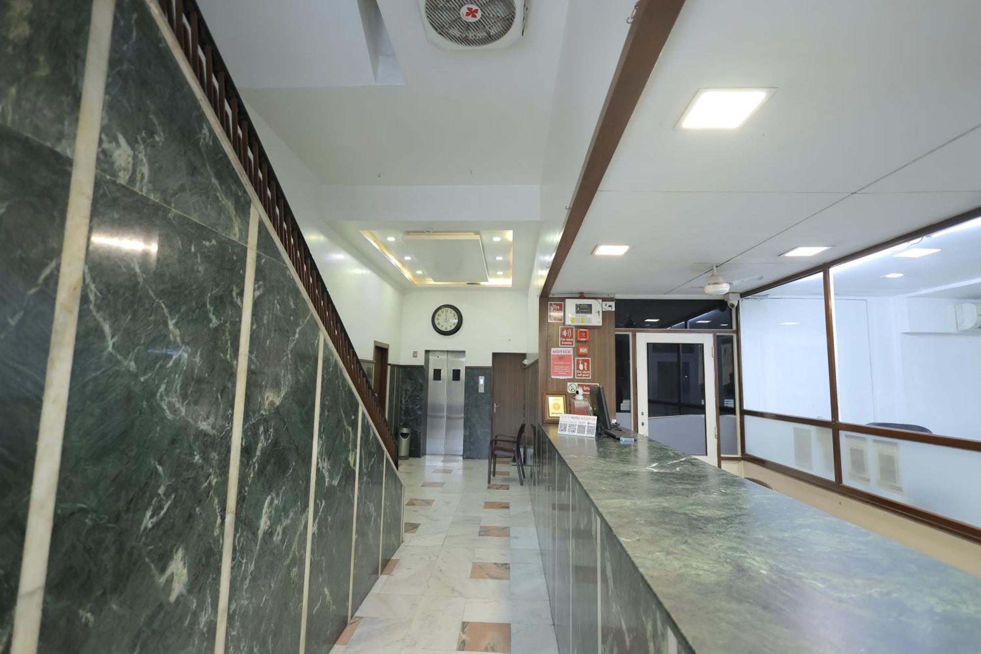 Hotel Hospice Surat Ngoại thất bức ảnh