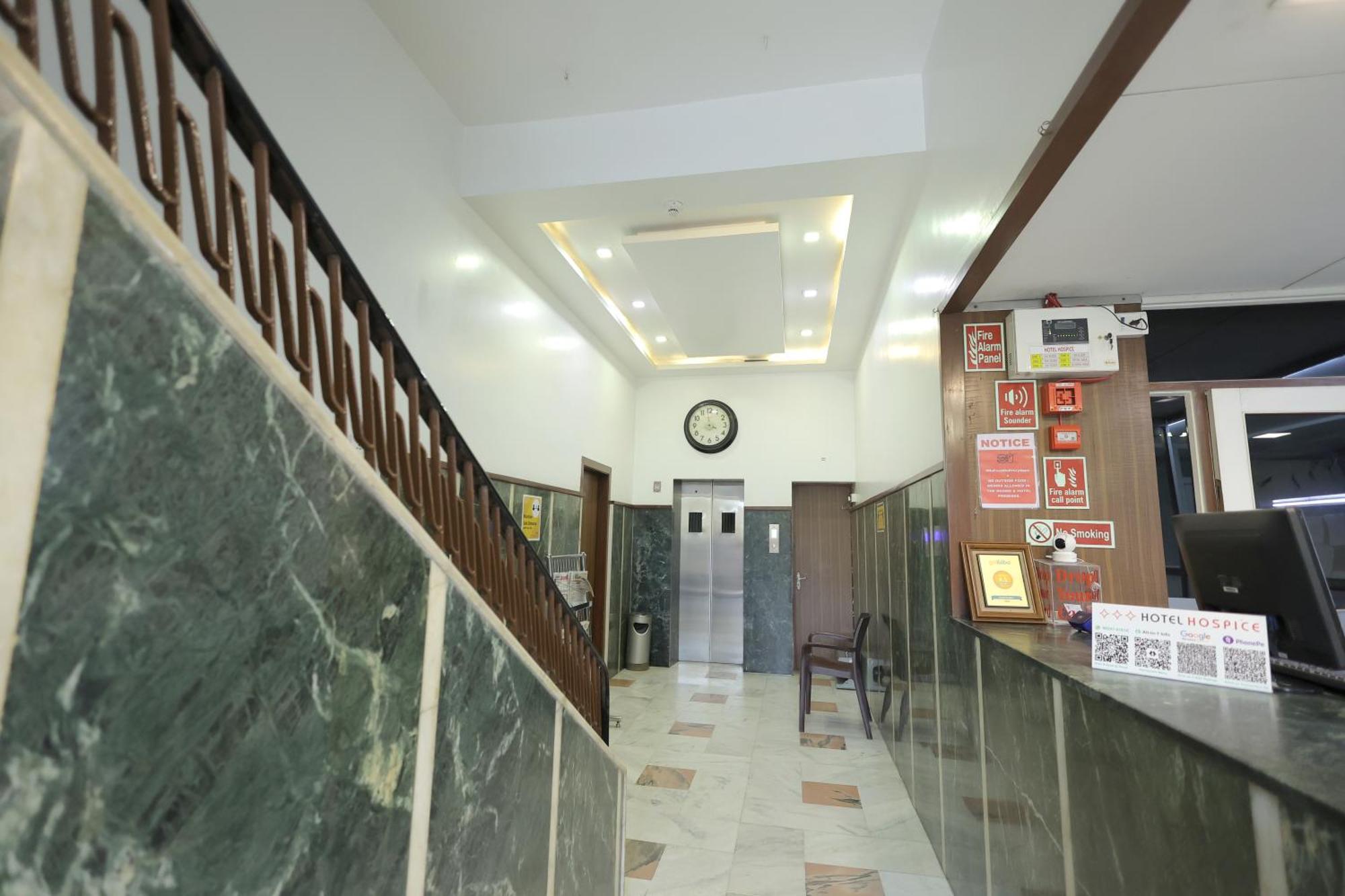 Hotel Hospice Surat Ngoại thất bức ảnh