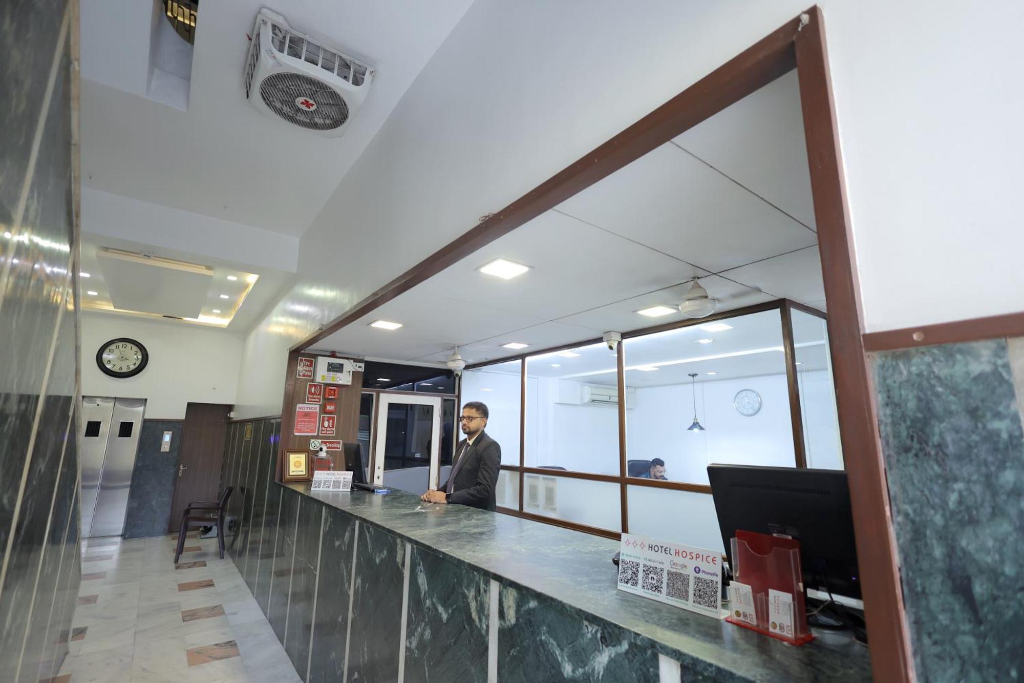 Hotel Hospice Surat Ngoại thất bức ảnh